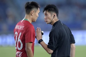 ,意大利国家德比裁判判罚引风波,VAR介入改变战局走向  