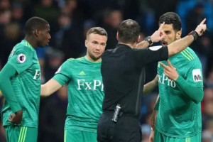  德甲出现争议红牌主裁判判引广泛讨论  