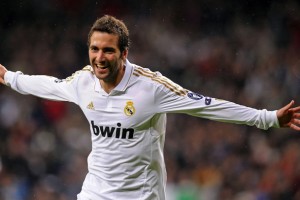  意甲传奇退役，布冯含泪告别绿茵场  