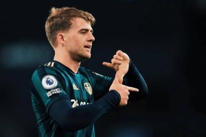  道格拉斯·路易斯点射,维拉客场小胜布伦特福德  