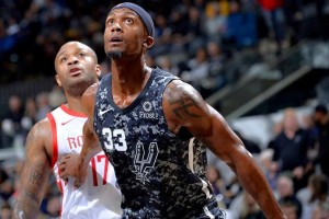  亚历山大全面发挥雷霆客场力克火箭结束两连败