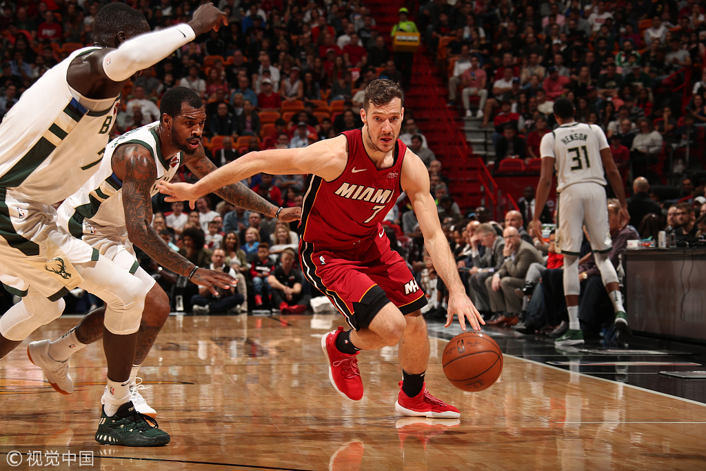  阿德巴约防守筑铁壁，热火主场力擒雄鹿队