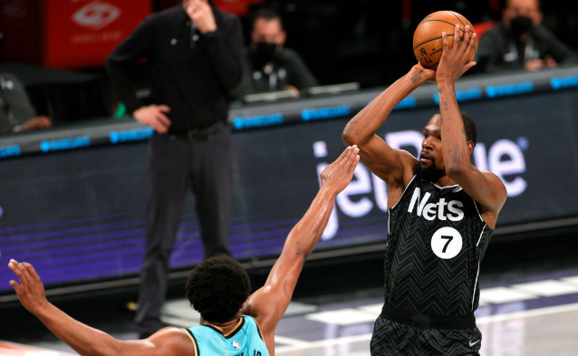  萨博尼斯全能数据填满栏，国王加时险胜活塞止颓势